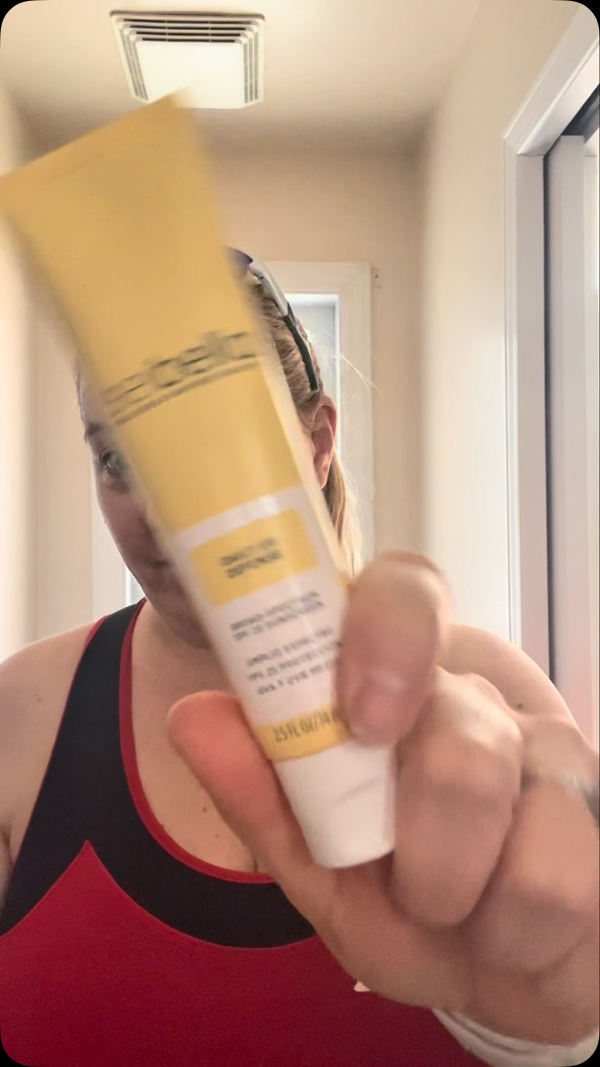 Indispensable pour une balade à vélo le matin: une crème solaire qui soit vraiment bonne pour nous, pas seulement pour notre peau. Mon instinct de sauveteuse ne s’éteint jamais: je jette toujours une oeil méfiant aux listes d’ingrédients partout où on va. Celle-ci passe le test à chaque fois. Tu veux savoir laquelle? Écris “SOLEIL” en commentaire ci-dessous. ☀️

**********

Morning bike ride essential: sunscreen that’s actually good for us, not only on us. Lifeguard brain never turns off - I still side-eye ingredient labels everywhere we go. This one passes every time. Want to know which one? Comment “SUN” below. ☀️ #nontoxicsunscreen #momofthree #familywellness #saferswaps #nontoxicliving